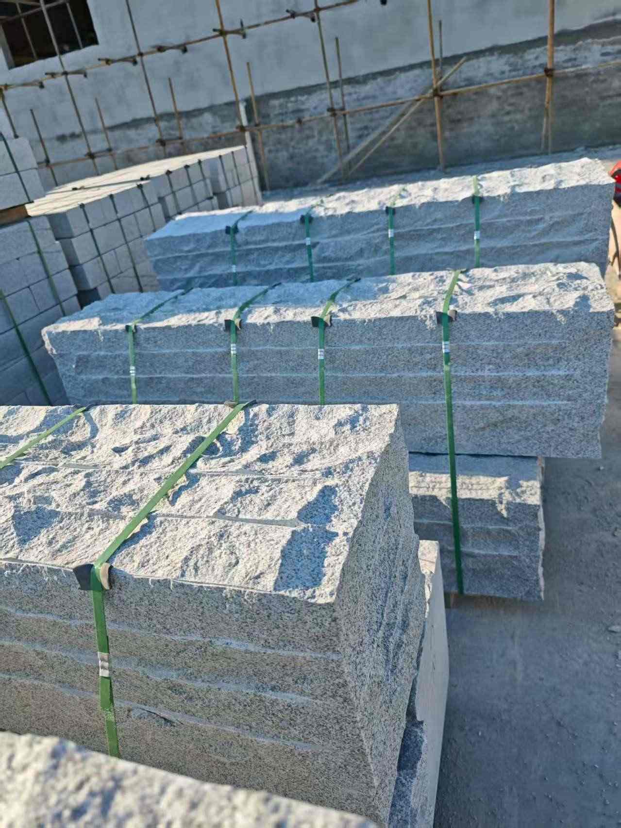 广西芝麻白自然面整石 坐凳